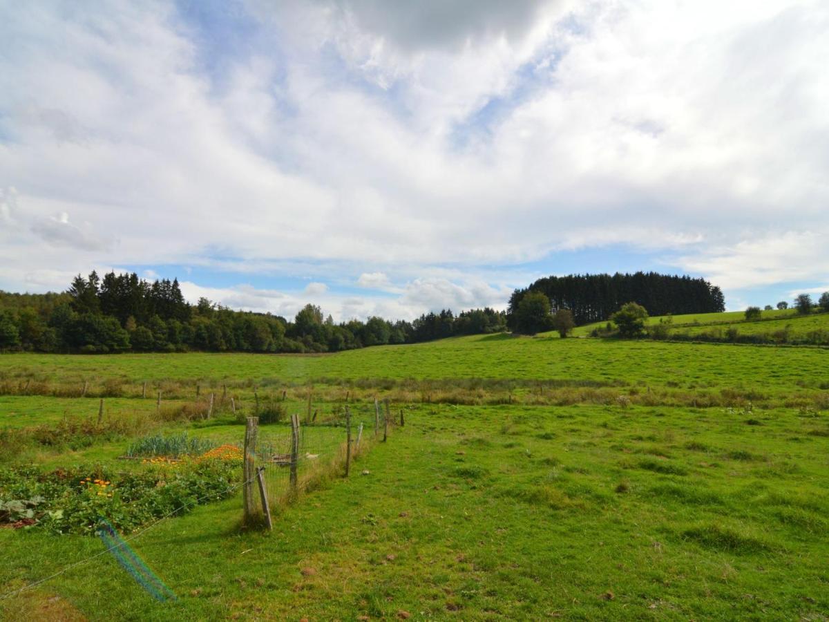 Comfortable Cottage In Neufmoulin With Meadow View Houffalize Quarto foto